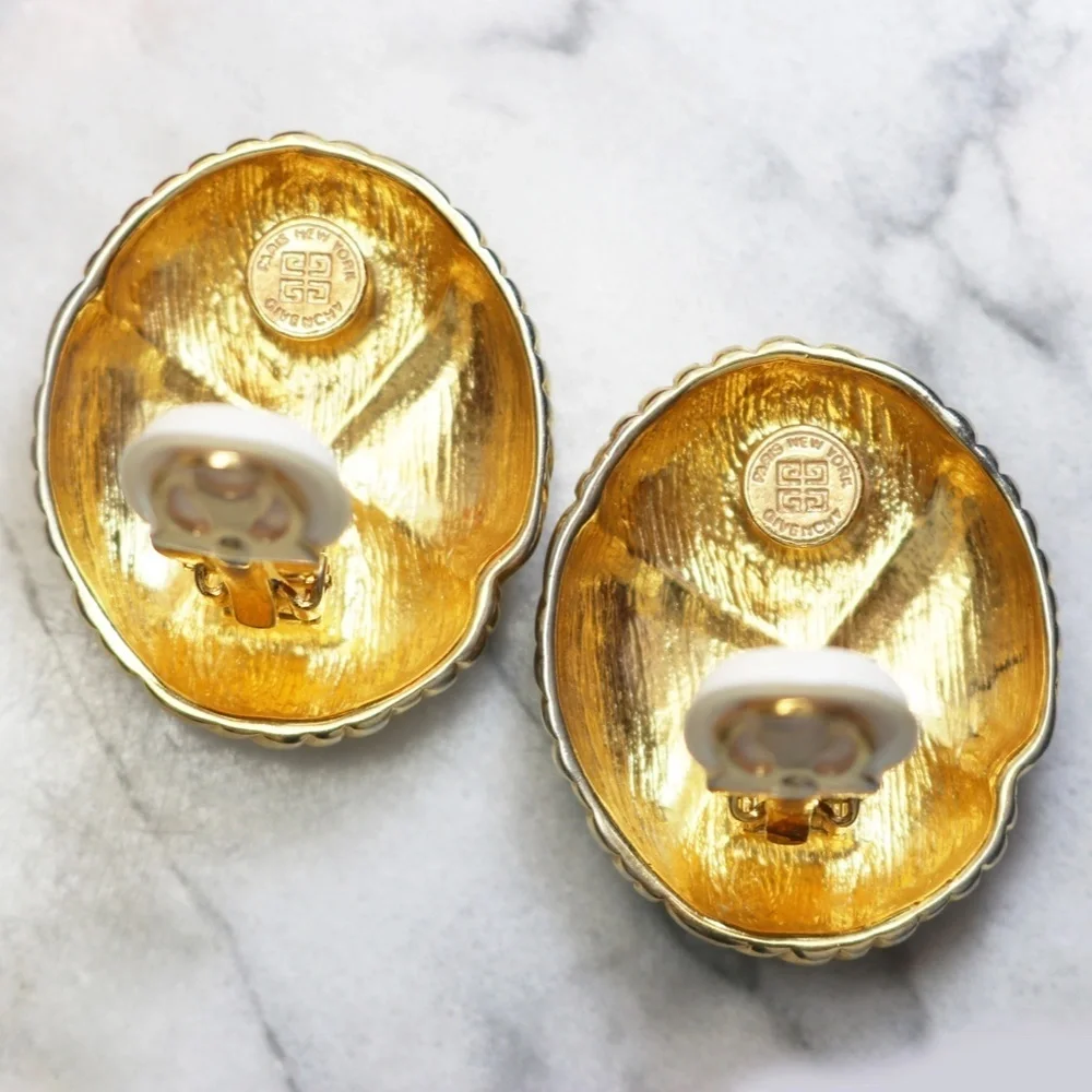 ⚜️ Vintage Givenchy Bijoux Runway Ribbed Gold Knot Clip-On Earrings